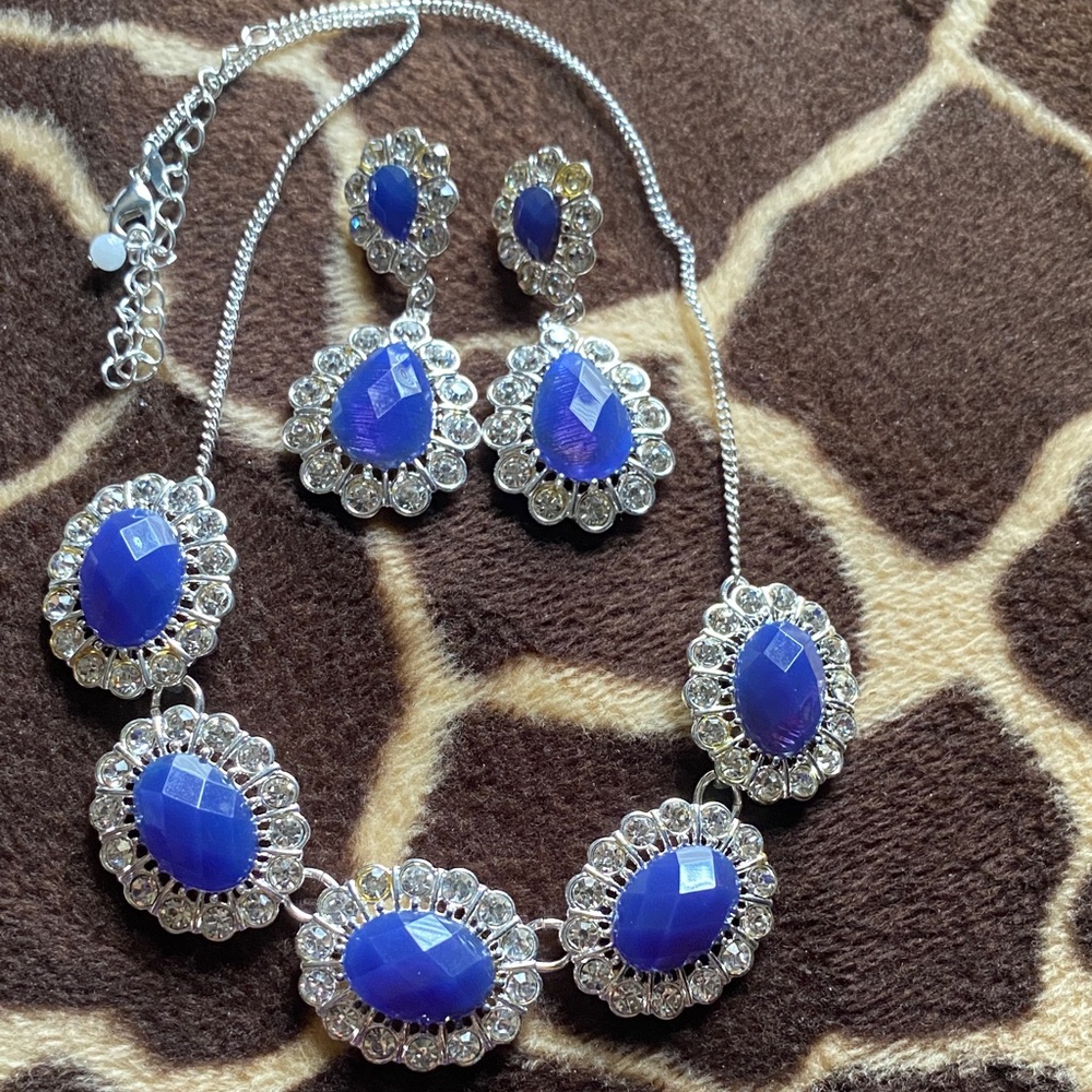 Avon Signature Collection 2016 Royal Elegance Earrings and Necklace Bundle